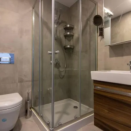 Fresh & Cozy 2br Flat W / Parking And Gym #48 דירה *